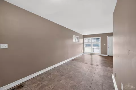 8760 Grenada Dr, Cincinnati, OH 45231 photo 11