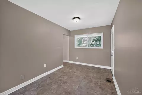 8760 Grenada Dr, Cincinnati, OH 45231 photo 17