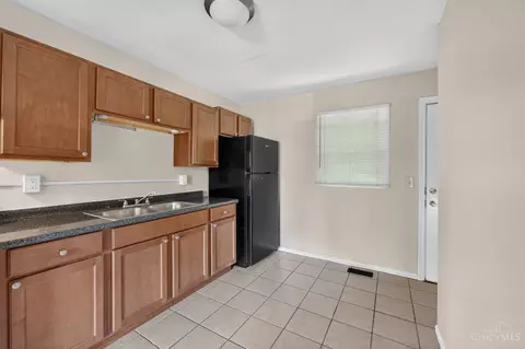 1910 Ashbrook Dr, Cincinnati, OH 45238 photo 11