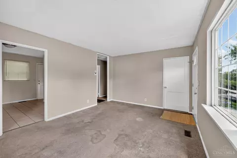 1910 Ashbrook Dr, Cincinnati, OH 45238 photo 5