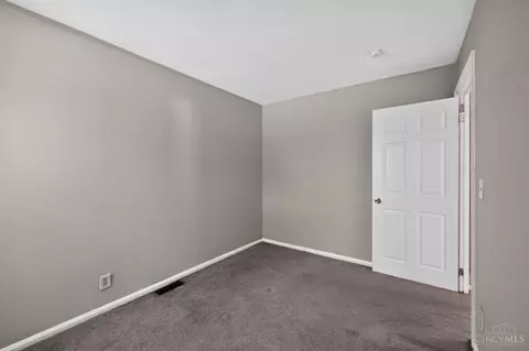 1910 Ashbrook Dr, Cincinnati, OH 45238 photo 13