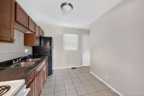 1910 Ashbrook Dr, Cincinnati, OH 45238 photo 9