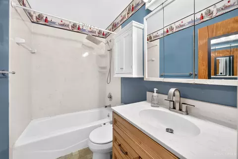 Bath - 6480 Ridgefield Dr, Cincinnati, OH 45224 photo 1 of 1