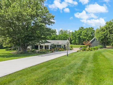 5596 Greentree Rd, Lebanon, OH 45036