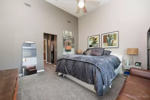 Bedroom - 400 Pike St, Cincinnati, OH 45202 photo 2 of 6