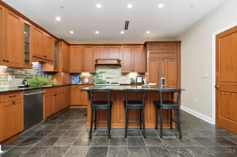 Kitchen - 400 Pike St, Cincinnati, OH 45202 photo 4 of 4