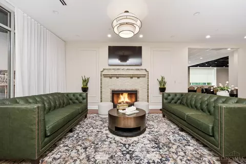 Living - 400 Pike St, Cincinnati, OH 45202 photo 6 of 9