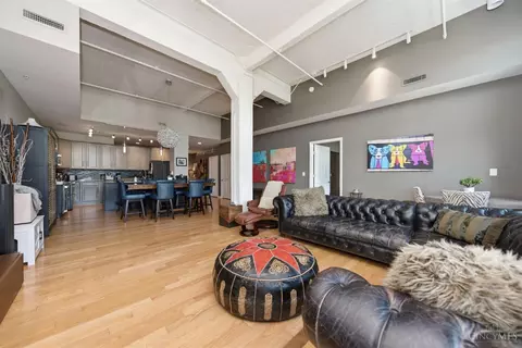 Living - 400 Pike St, Cincinnati, OH 45202 photo 2 of 9