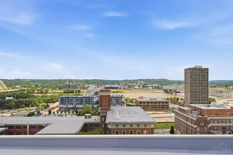 View/Area - 400 Pike St, Cincinnati, OH 45202 photo 2 of 14