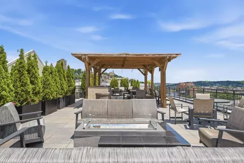 View/Area - 400 Pike St, Cincinnati, OH 45202 photo 6 of 14