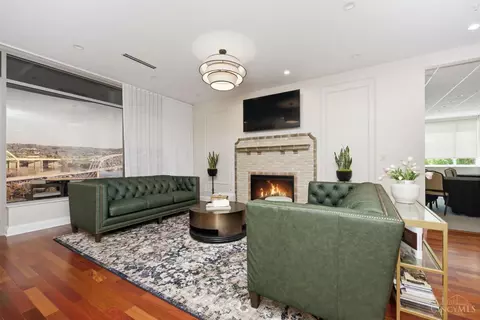 Living - 400 Pike St, Cincinnati, OH 45202 photo 5 of 9