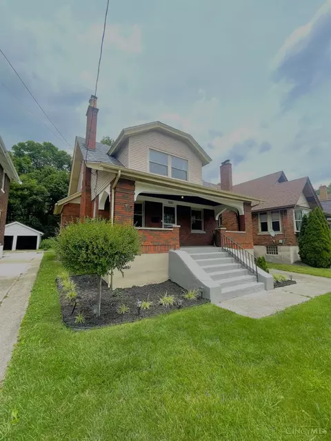 3520 St Martins Pl, Cincinnati, OH 45211