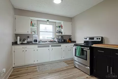 Kitchen - 100 Elbern Ave, Harrison, OH 45030 photo 1 of 2