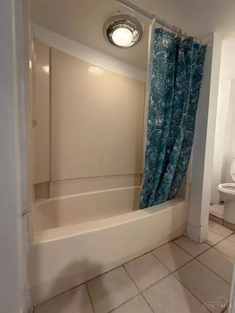Bath - 1829 Parrish Ave, Hamilton, OH 45011 photo 1 of 2