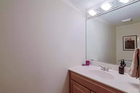 Bath - 11539 Applejack Ct, Cincinnati, OH 45249 photo 4 of 5