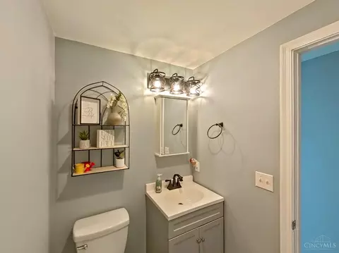 Bath - 509 Cherry St, Blanchester, OH 45107 photo 3 of 5