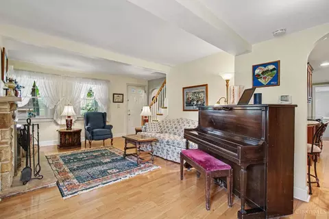 Living - 1862 Fosters Maineville Rd, Morrow, OH 45152 photo 2 of 4