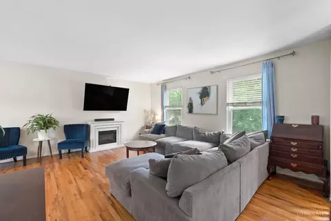 Living - 1613 Clemson Cir, Cincinnati, OH 45255 photo 1 of 5