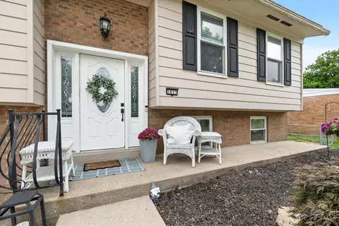 Exterior - 1613 Clemson Cir, Cincinnati, OH 45255 photo 4 of 11