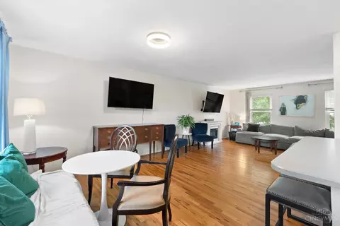 Living - 1613 Clemson Cir, Cincinnati, OH 45255 photo 3 of 5