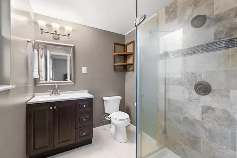 Bath - 1613 Clemson Cir, Cincinnati, OH 45255 photo 2 of 3