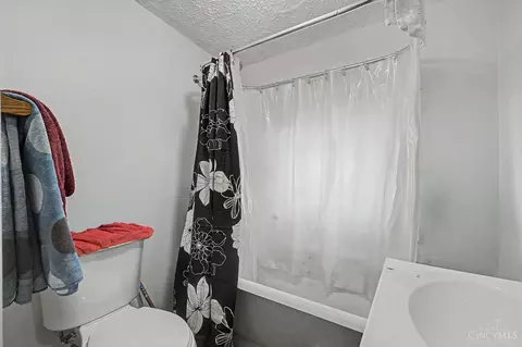 Bath - 1246 Quebec Rd, Cincinnati, OH 45205 photo 3 of 3