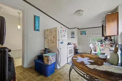 Kitchen - 1246 Quebec Rd, Cincinnati, OH 45205 photo 5 of 6