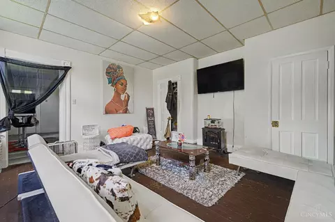 Living - 1246 Quebec Rd, Cincinnati, OH 45205 photo 3 of 6