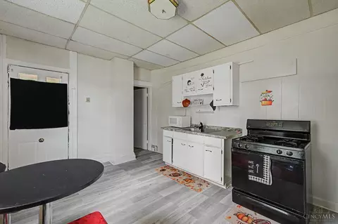 Kitchen - 1246 Quebec Rd, Cincinnati, OH 45205 photo 3 of 6