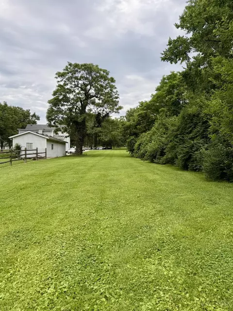 35 Sheffield Rd, Woodlawn, OH 45240
