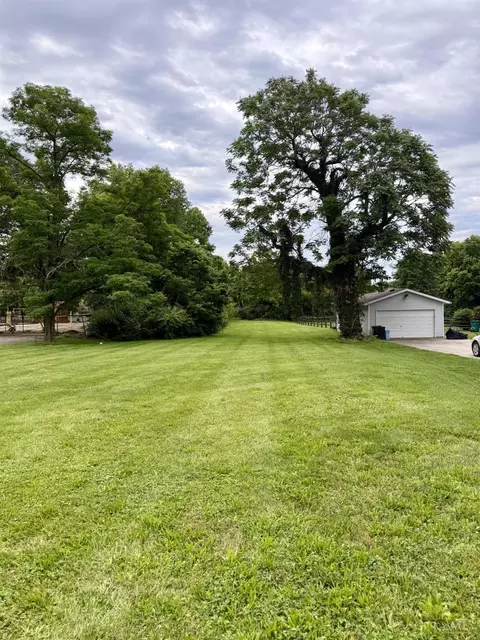35 Sheffield Rd, Woodlawn, OH 45240 photo 2