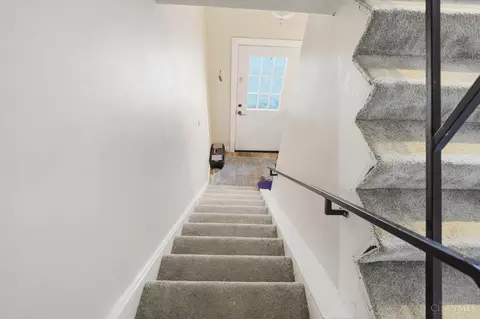 Entry Way - 4228 Dane Ave, Cincinnati, OH 45223 photo 6 of 9