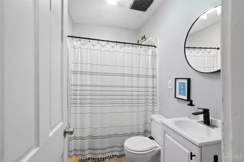 Bath - 4228 Dane Ave, Cincinnati, OH 45223 photo 1 of 2