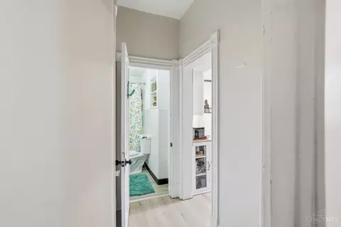 Entry Way - 4228 Dane Ave, Cincinnati, OH 45223 photo 8 of 9