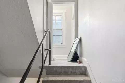Entry Way - 4228 Dane Ave, Cincinnati, OH 45223 photo 7 of 9