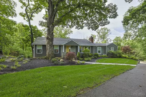 211 Hilltop Ln, Wyoming, OH 45215