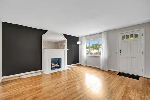 Living - 3115 Pershing Ct, Cincinnati, OH 45211 photo 3 of 4