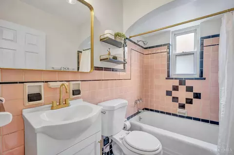 Bath - 3115 Pershing Ct, Cincinnati, OH 45211 photo 2 of 2