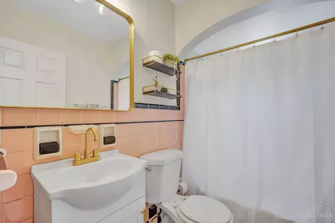 Bath - 3115 Pershing Ct, Cincinnati, OH 45211 photo 1 of 2