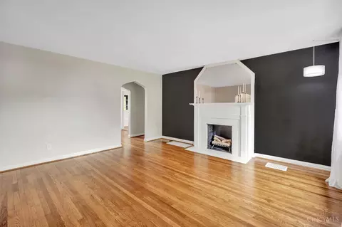 Living - 3115 Pershing Ct, Cincinnati, OH 45211 photo 2 of 4