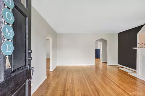 Entry Way - 3115 Pershing Ct, Cincinnati, OH 45211 photo 2 of 4