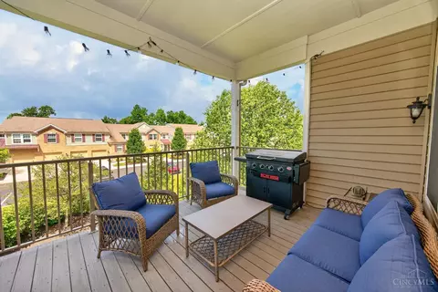 Exterior - 8049 Bridge Point Dr, Cincinnati, OH 45248 photo 4 of 6
