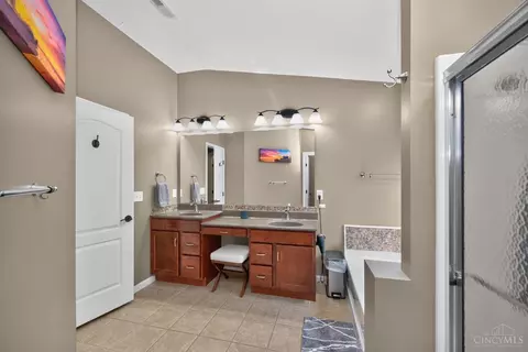Bath - 8049 Bridge Point Dr, Cincinnati, OH 45248 photo 4 of 7
