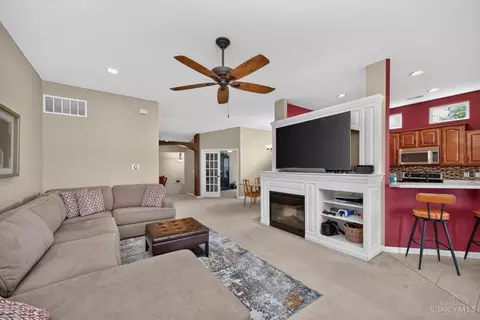 Living - 8049 Bridge Point Dr, Cincinnati, OH 45248 photo 2 of 4