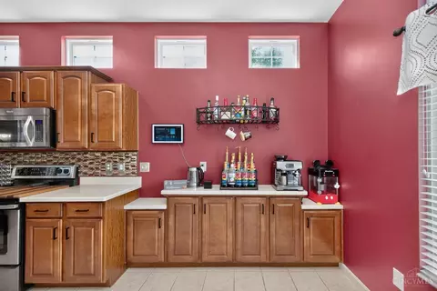 Kitchen - 8049 Bridge Point Dr, Cincinnati, OH 45248 photo 2 of 5