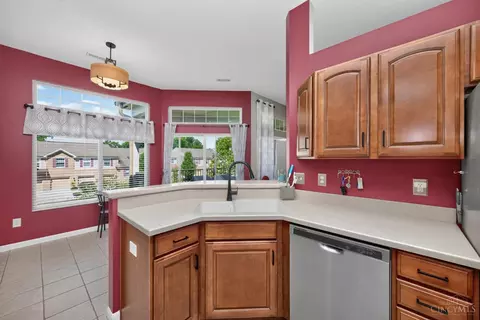 Kitchen - 8049 Bridge Point Dr, Cincinnati, OH 45248 photo 5 of 5