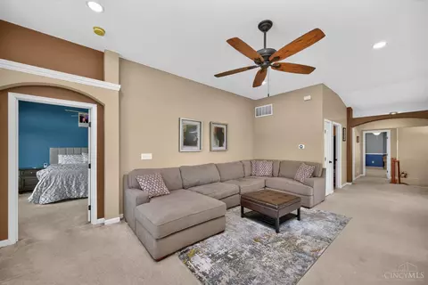 Entry Way - 8049 Bridge Point Dr, Cincinnati, OH 45248 photo 2 of 3