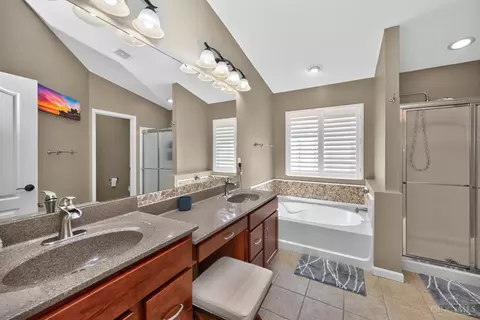 Bath - 8049 Bridge Point Dr, Cincinnati, OH 45248 photo 3 of 7