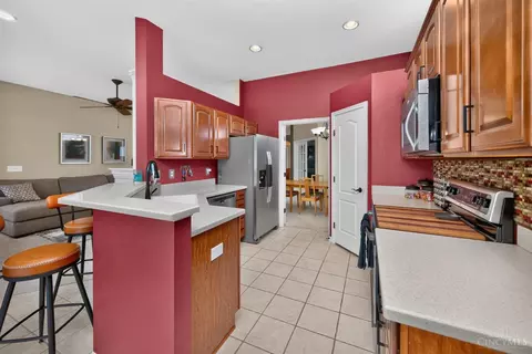 Kitchen - 8049 Bridge Point Dr, Cincinnati, OH 45248 photo 3 of 5