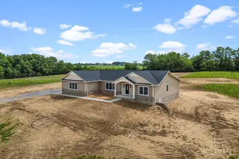1243 Hunters Glen Dr, Wilmington, OH 45177